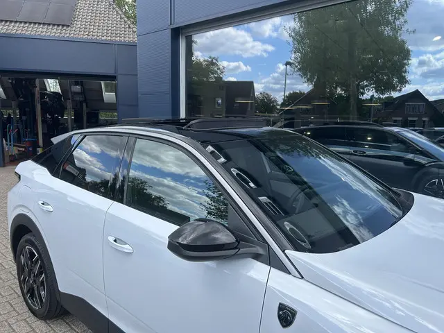 Peugeot 3008 1.2 Hybrid 145 GT 2025 Hybride Benzine 14
