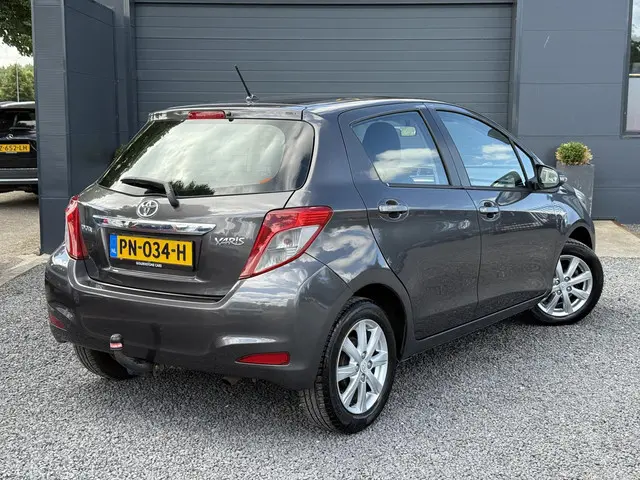 Toyota Yaris 1.3 VVT-i Dynamic 2013 Benzine 2