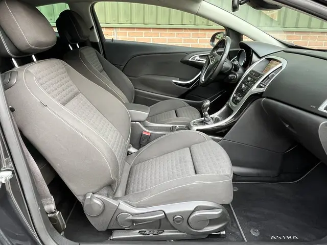 Opel Astra GTC 1.6 Turbo Sport - OPC Pakket 2012 Benzine 22