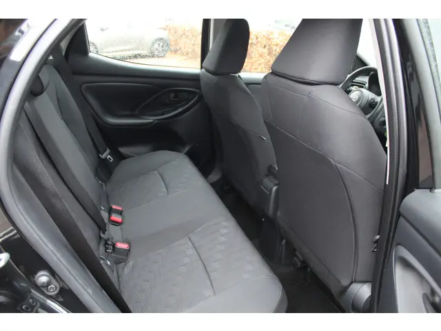 Toyota Yaris 1.5 Hybrid 115 Active 2024 Hybride Benzine 12