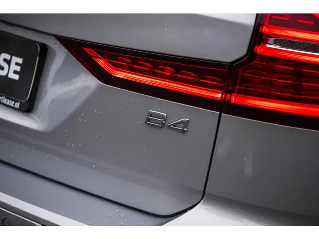 Volvo V60 2.0 B4 Plus Dark 2023 Benzine 38