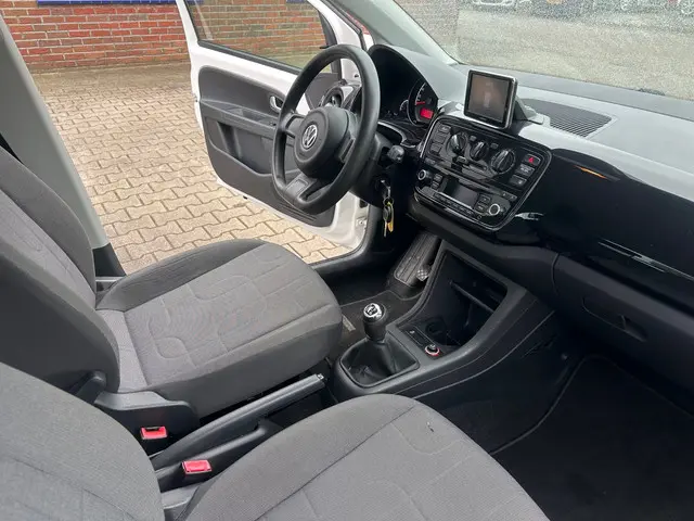 Volkswagen up! 1.0 move up! BlueMotion 2013 Benzine 30