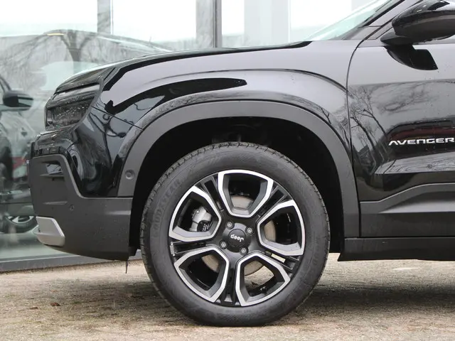 Jeep Avenger 1.2 e-Hybrid Summit 2025 Hybride Benzine 11