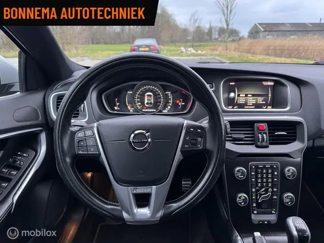 Volvo V40 2.0 T4 R-Design Pano Camera 2017 Benzine 12