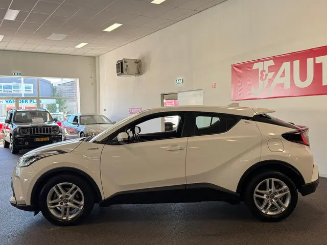 Toyota C-HR 2