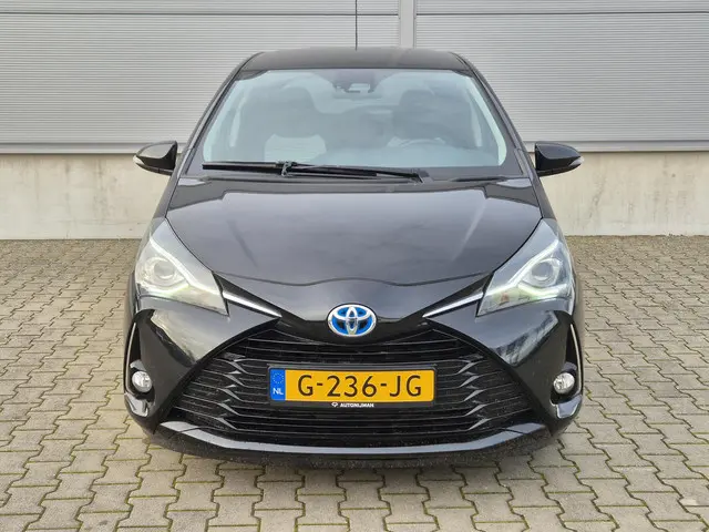 Toyota Yaris 1.5 Hybrid Dynamic 2019 Hybride Benzine 12
