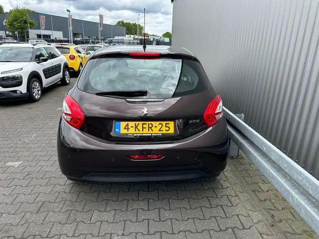 Peugeot 208 1.2 VTi Envy 2013 Benzine 8