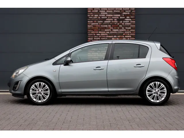 Opel Corsa 1.4-16V Cosmo | 2014 Benzine 9