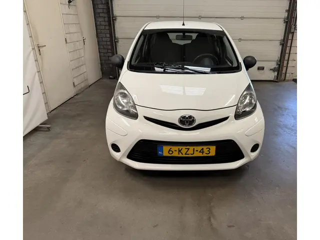 Toyota Aygo 1.0 VVT-i Now 2013 Benzine 3