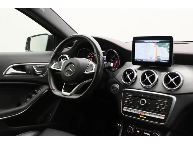 Mercedes-Benz GLA 250 4Matic 2017 Benzine 31