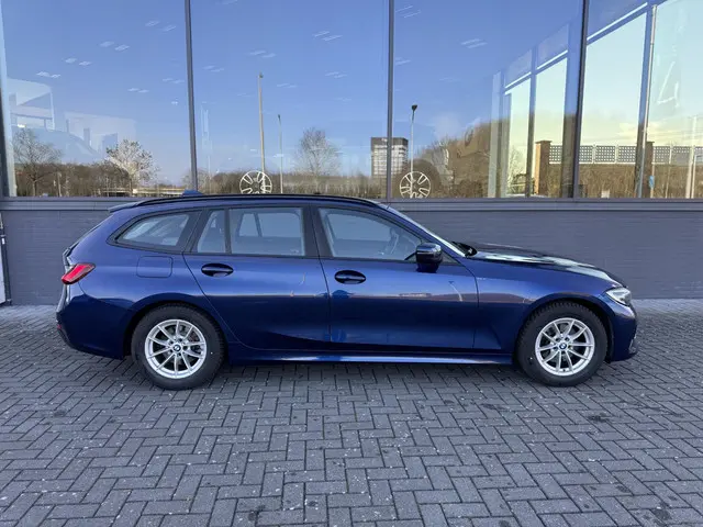 BMW 3 Serie Touring 320i Executive Edition 2020 Benzine 3