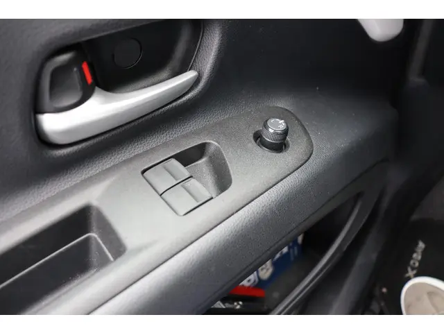 Toyota Aygo X 1.0 VVT-i MT Play, Armsteun 2025 Benzine 23