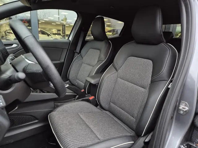 Mitsubishi Colt 1.0T MT First Edition 2024 Benzine 28