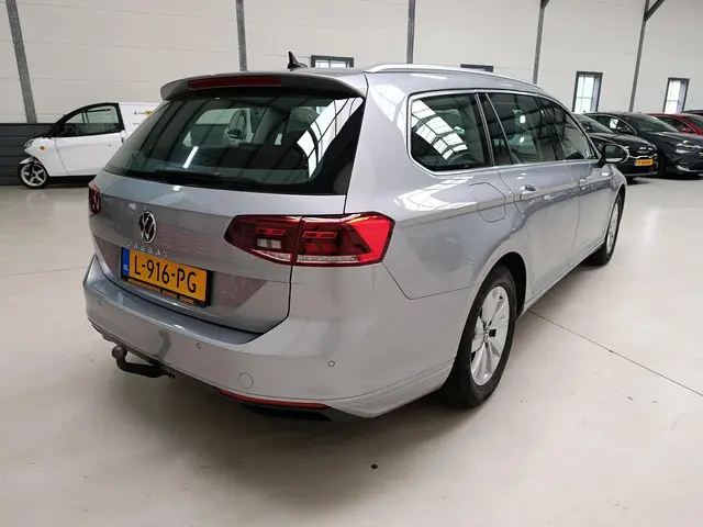 Volkswagen Passat Variant 1.5 TSI Business 2021 Benzine 12