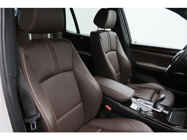 BMW X3 sDrive20i High Executive 2016 Benzine 9