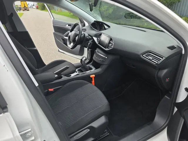 Peugeot 308 SW 1.2 PureTech Blue Lease 2015 Benzine 13