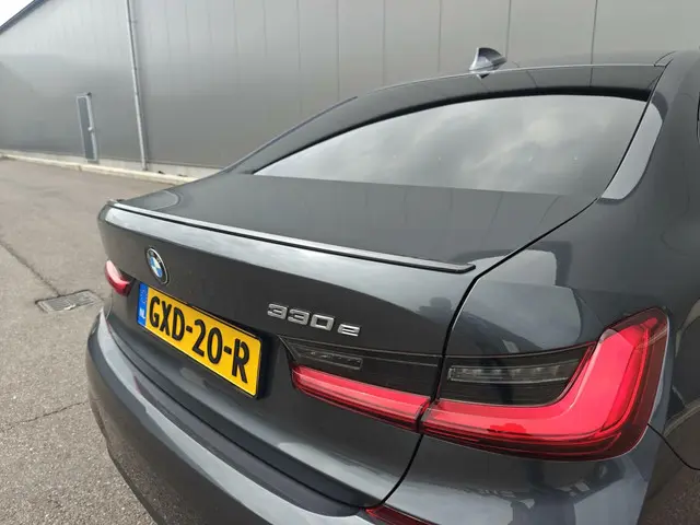 BMW 3 Serie 330e High Executive 2020 Hybride Benzine 10