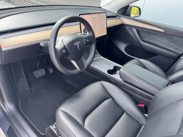 Tesla Model Y 3