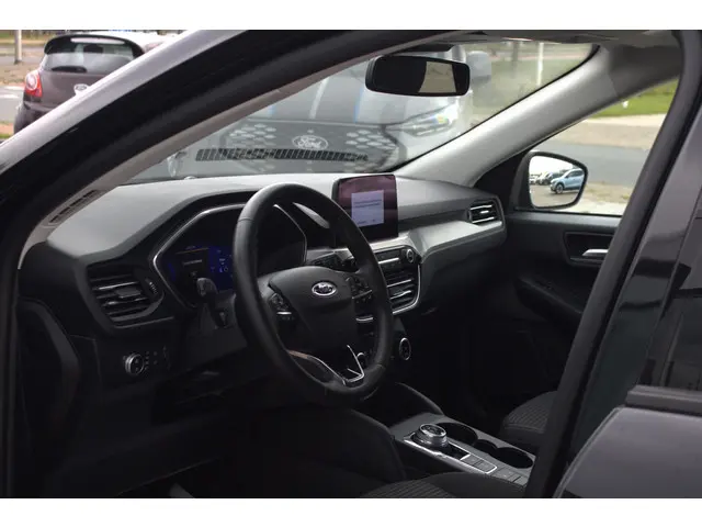 Ford Kuga 2.5 FHEV Titanium 2023 Hybride Benzine 21