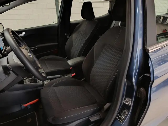 Ford Fiesta 1.0 EcoBoost Hybrid Titanium 2023 Benzine 29