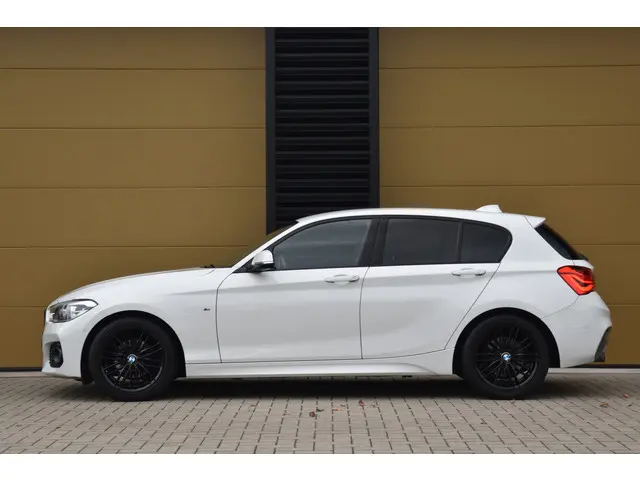 BMW 1 Serie 118i Executive 2018 Benzine 2