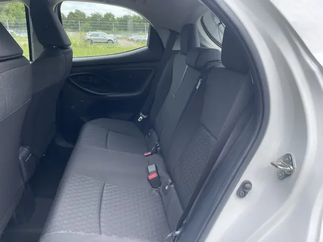 Toyota Yaris 1.5 Hybrid Active 2023 Hybride Benzine 9