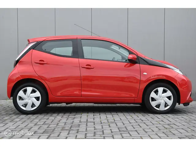 Toyota Aygo 1.0 VVT-i x-play | Camera | Airco| 2017 Benzine 7