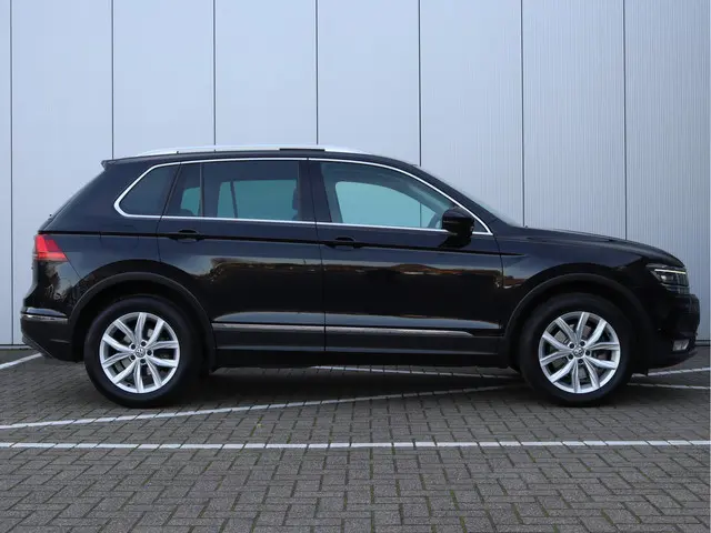 Volkswagen Tiguan 2.0 TSI 4Motion Highline 2017 Benzine 22