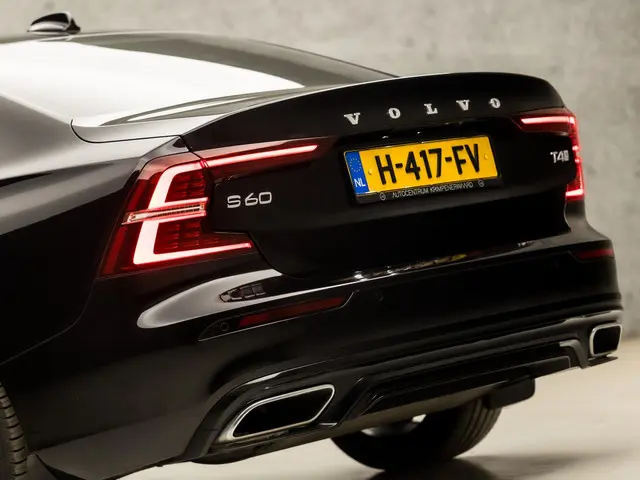 Volvo S60 2.0 T4 R-Design 2020 Benzine 17