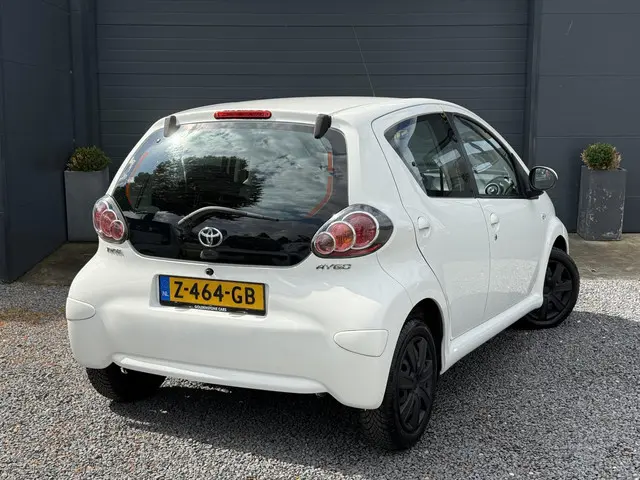 Toyota Aygo 1.0 VVT-i Comfort 2012 Benzine 2