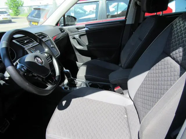 Volkswagen Tiguan 1.4 TSI 4Motion Highline 2018 Benzine 15