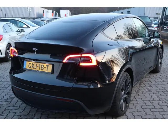 Tesla Model Y Long Range RWD 75 kWh 2024 Elektrisch 5