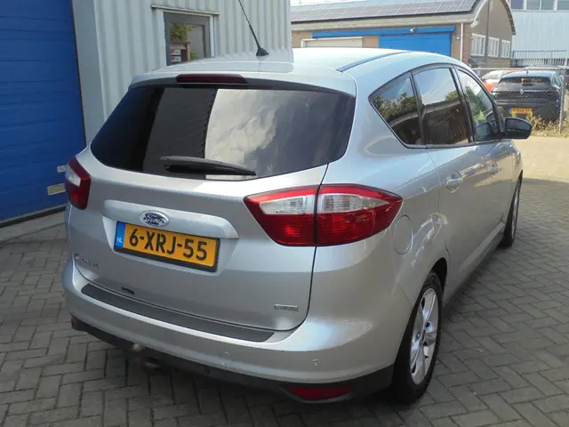 Ford C-MAX 1.0 Titanium APK TREKHAAK 2013 Benzine 9