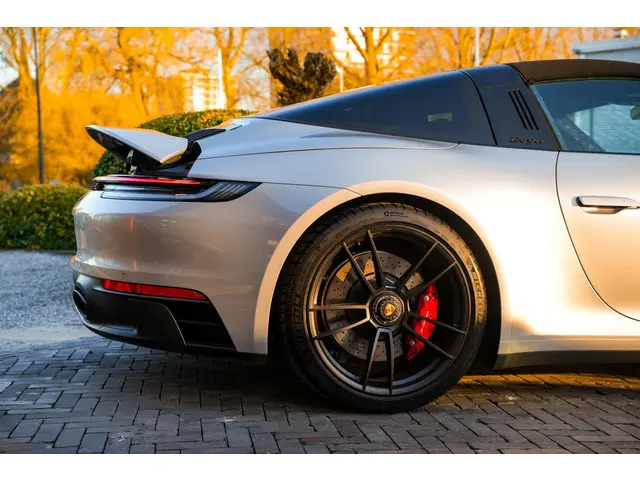 Porsche 911 3.0 Targa 4 GTS 2023 Benzine 40