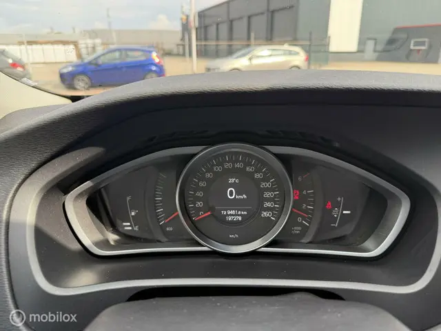 Volvo V40 1.6 D2 Summum EXPORTPRIJS 2013 Diesel 13