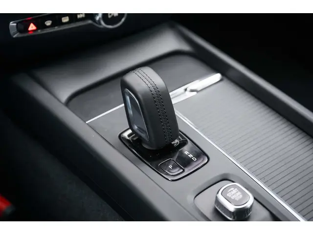Volvo V60 2.0 B3 Momentum Advantage 2020 Benzine 28