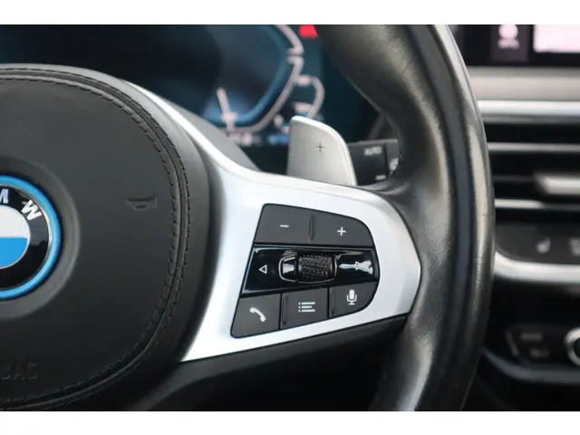 BMW X3 xDrive30e High Executive 2022 Hybride Benzine 25