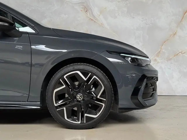 Volkswagen Golf 1.5 eTSI R line 2024 Benzine 6