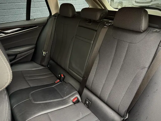 BMW 5 Serie Touring 520i High Executive 2018 Benzine 19