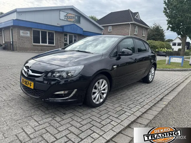 Opel Astra 1.4 Turbo Design Edition 2013 Benzine