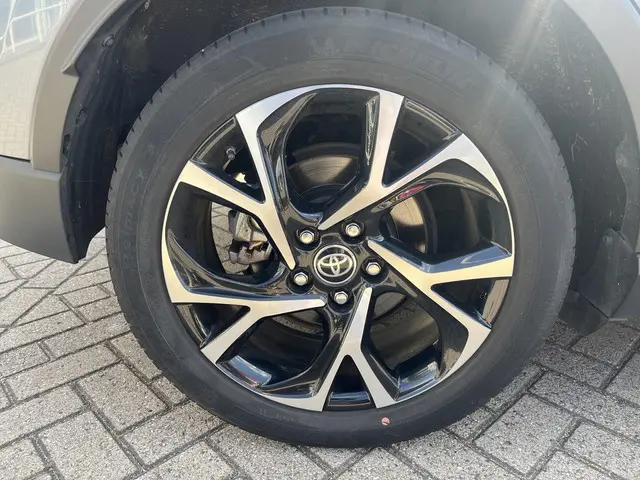 Toyota C-HR 2.0 Hybrid Dynamic 2020 Hybride Benzine 27