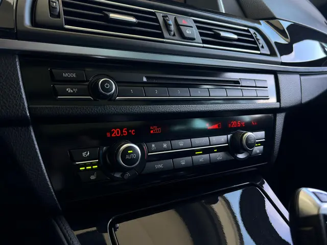BMW 5 Serie Touring 520i Executive 2015 Benzine 21