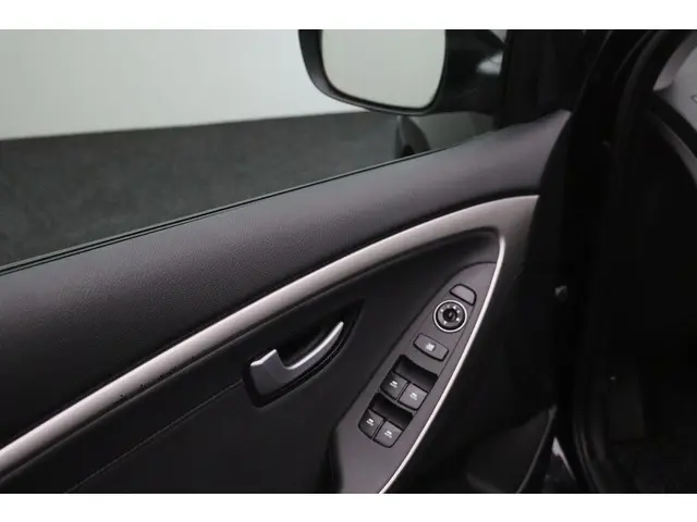 Hyundai i30 1.6 GDI Go! Plus 2015 Benzine 24