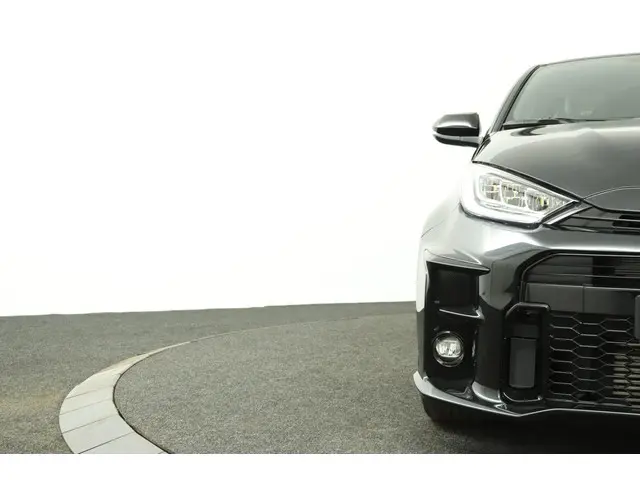 Toyota Yaris 1.6 GR Premium 2021 Benzine 33