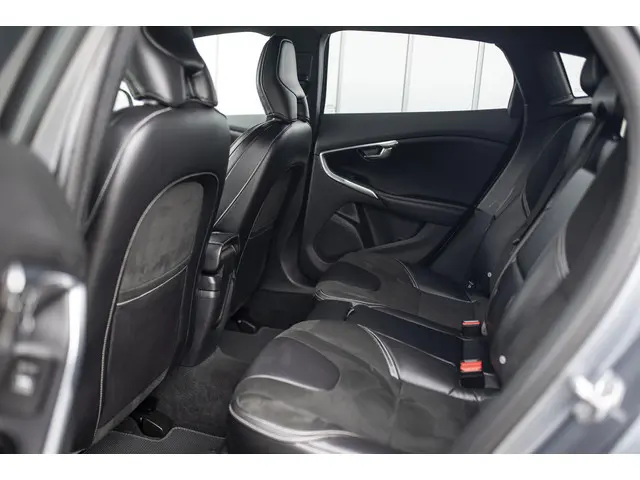 Volvo V40 T3 Benzine R-Design 2017 Benzine 8