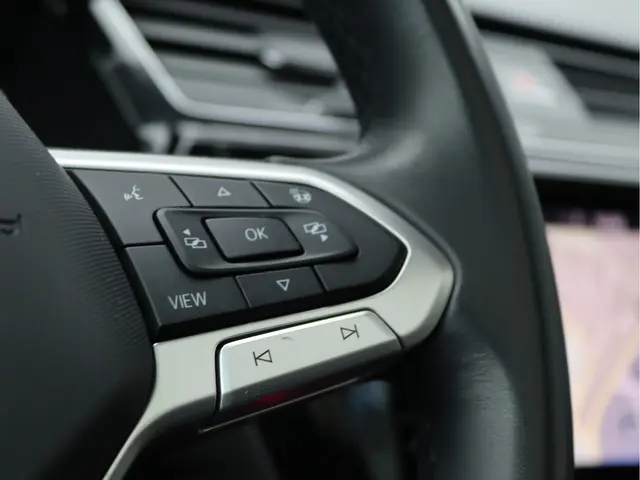 Volkswagen Touran 1.5 TSI Highline 7-zits 2023 Benzine 43