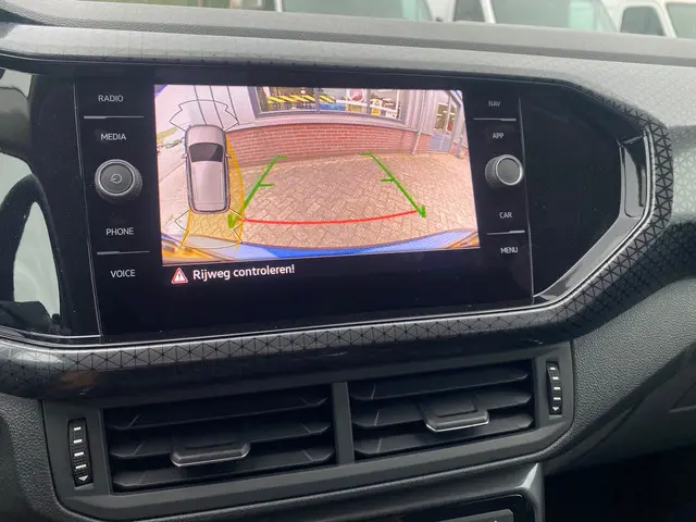Volkswagen T-Cross 1.0 TSI R-Line 2021 Benzine 25