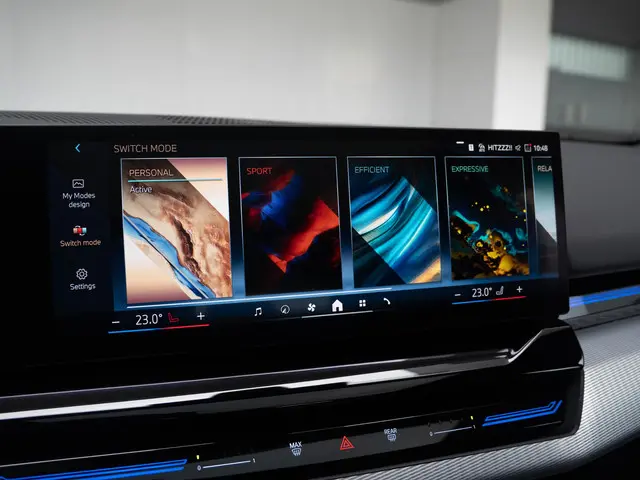 BMW 5 Serie Touring 520i 2025 Benzine 36