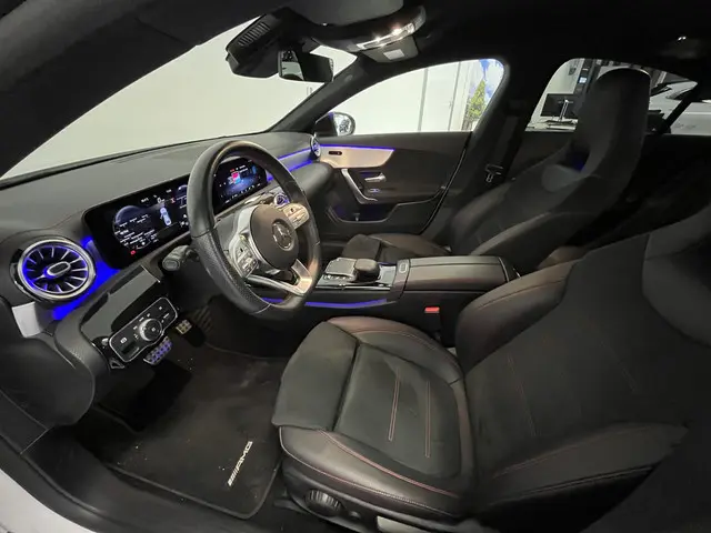 Mercedes-Benz CLA 200 Business Solution AMG 2021 Benzine 4