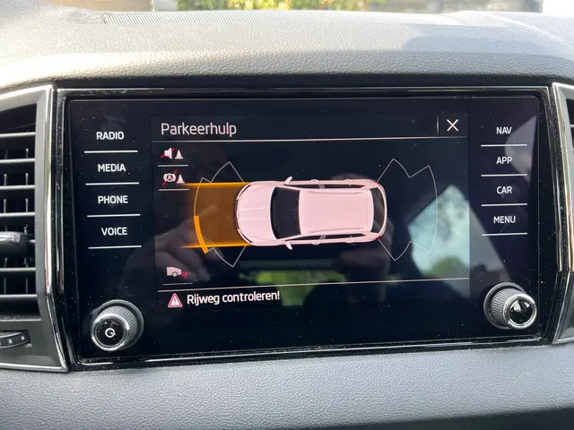 Škoda Karoq 1.0 TSI Business Edition Plus 2021 Benzine 32